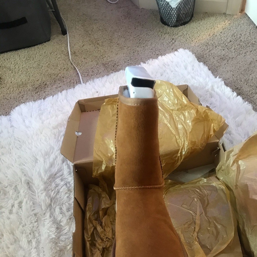 Boots - Picture 3 of 5